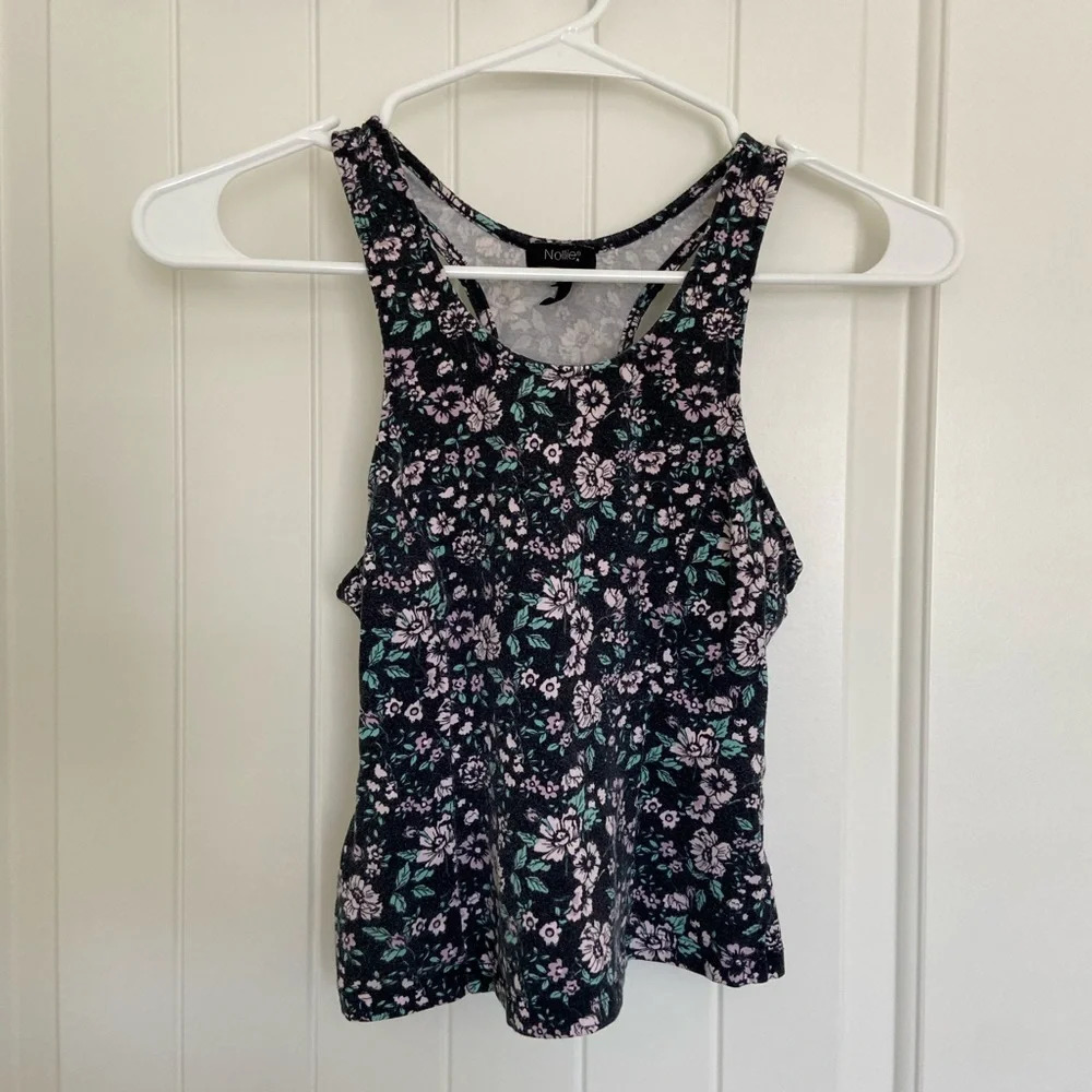 Nollie women’s floral cutout crop top‎ — small
